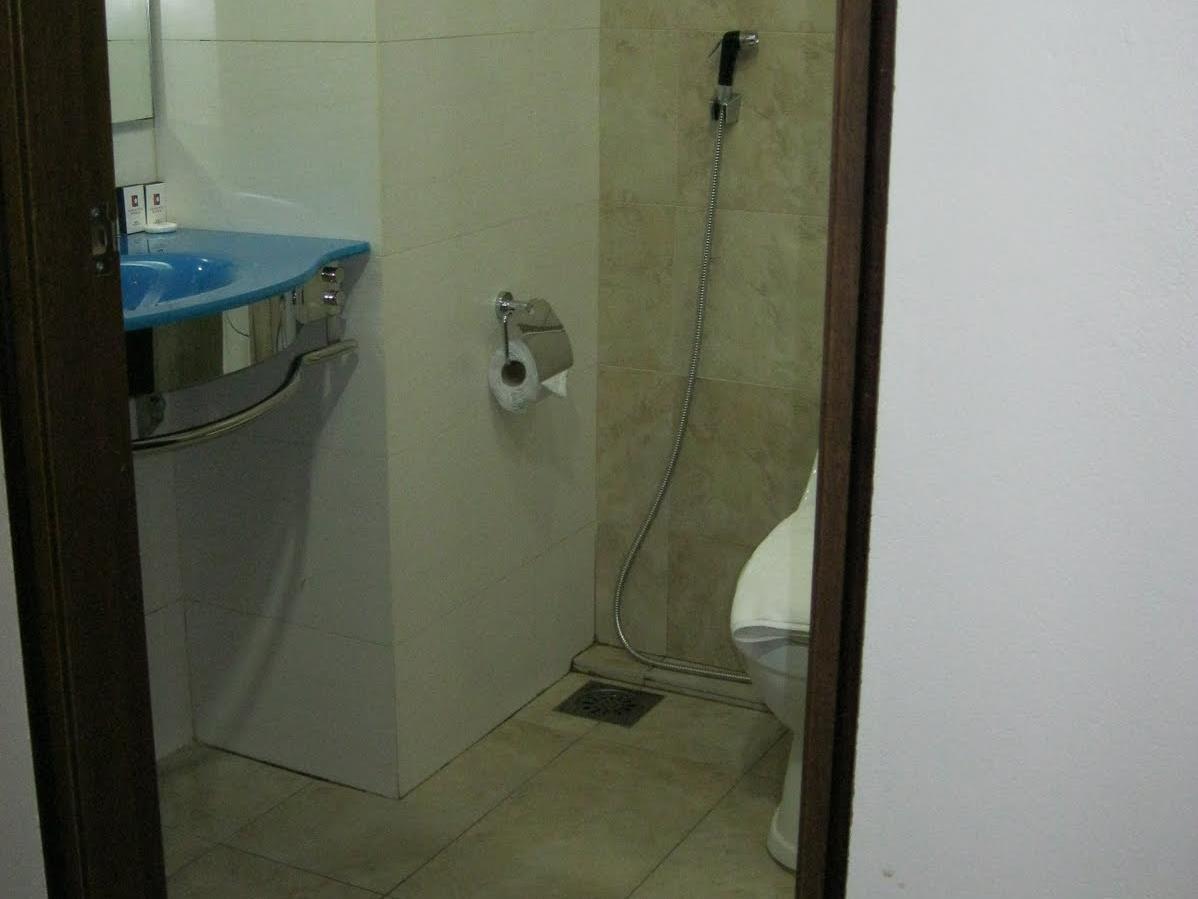 Kemena Hotel Bintulu Buitenkant foto