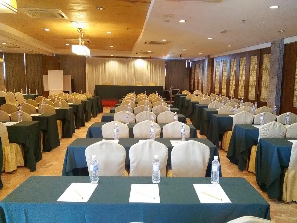 Kemena Hotel Bintulu Buitenkant foto