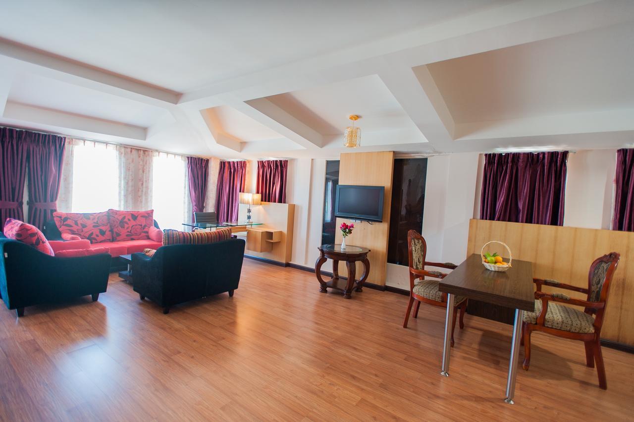 Kemena Hotel Bintulu Buitenkant foto