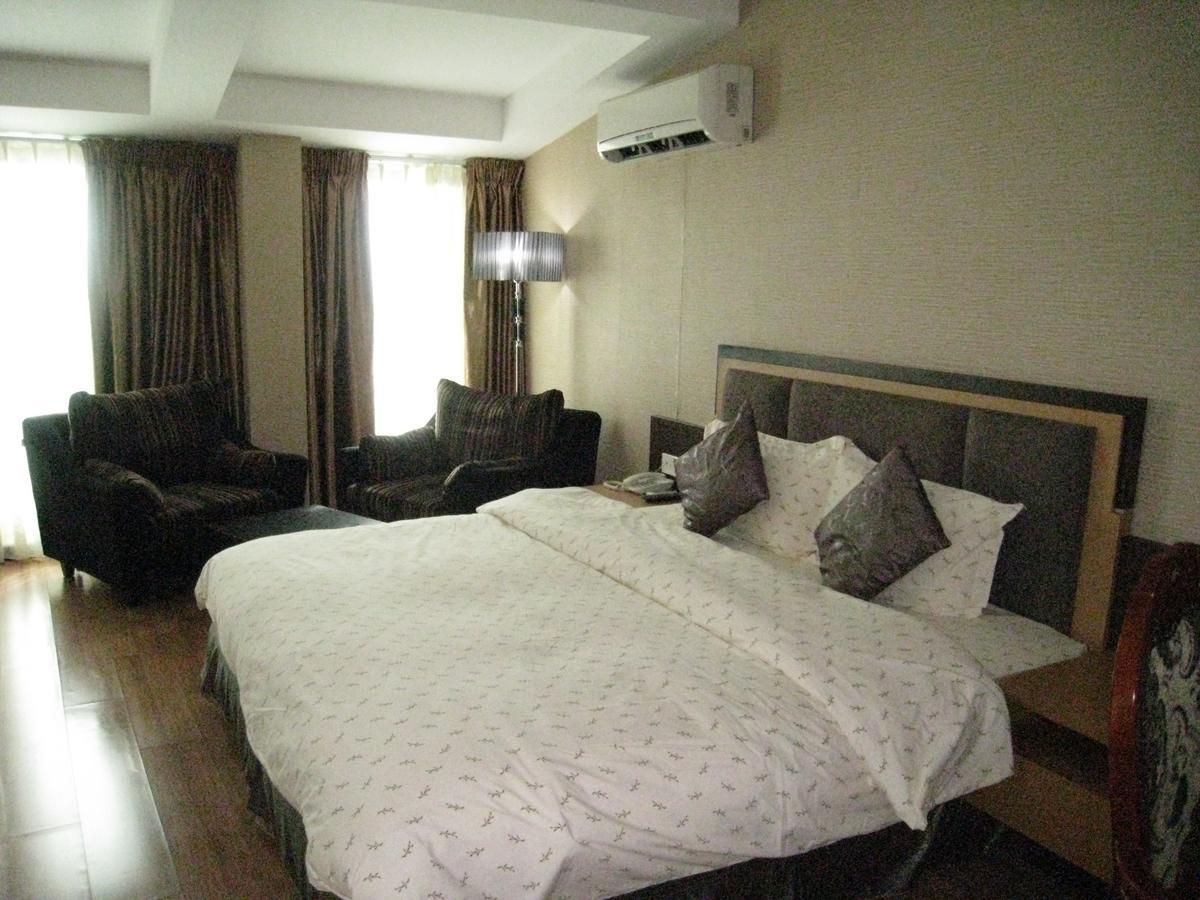 Kemena Hotel Bintulu Buitenkant foto