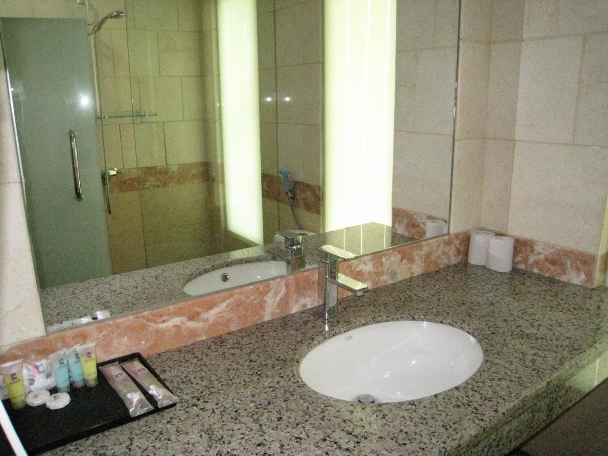 Kemena Hotel Bintulu Buitenkant foto