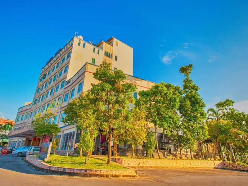 Kemena Hotel Bintulu Buitenkant foto