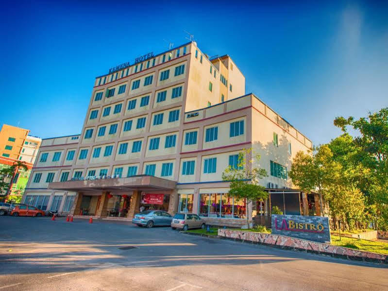 Kemena Hotel Bintulu Buitenkant foto